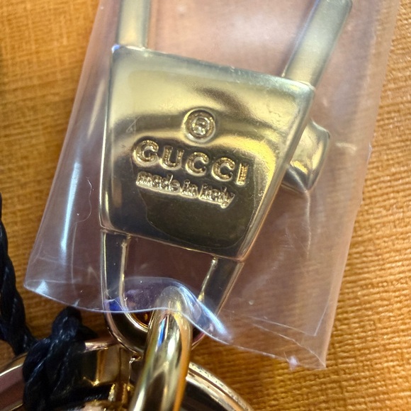 Gucci Pink and Gold Cupcake Key Holder - Picture 8 of 10